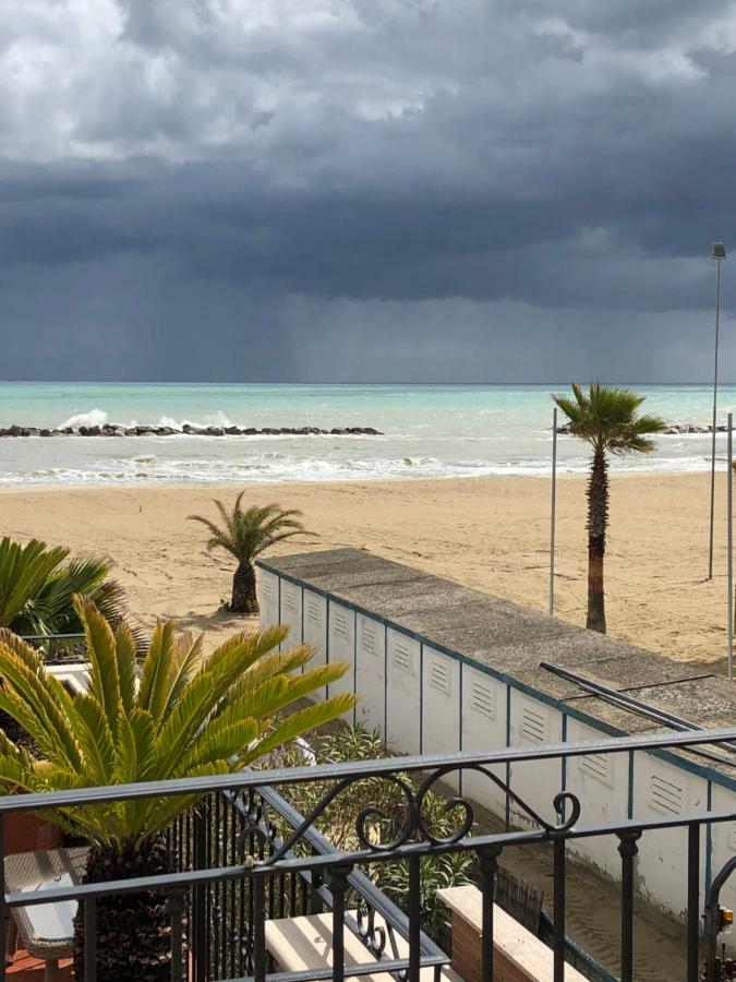 B&B La Casa Sulla Spiaggia San Benedetto del Tronto Eksteriør billede